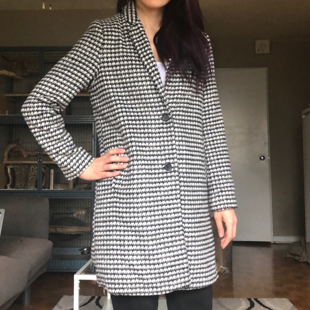 Black and white pattern coat